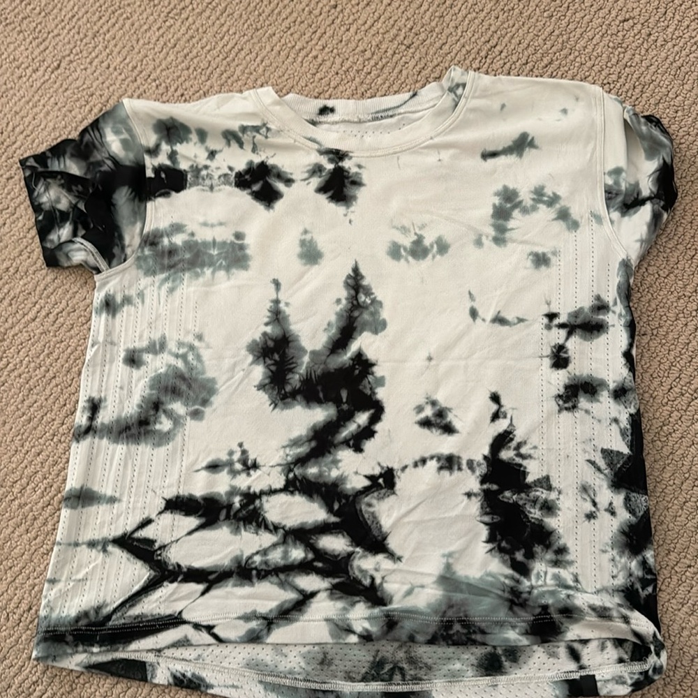 Lululemon T-shirt
